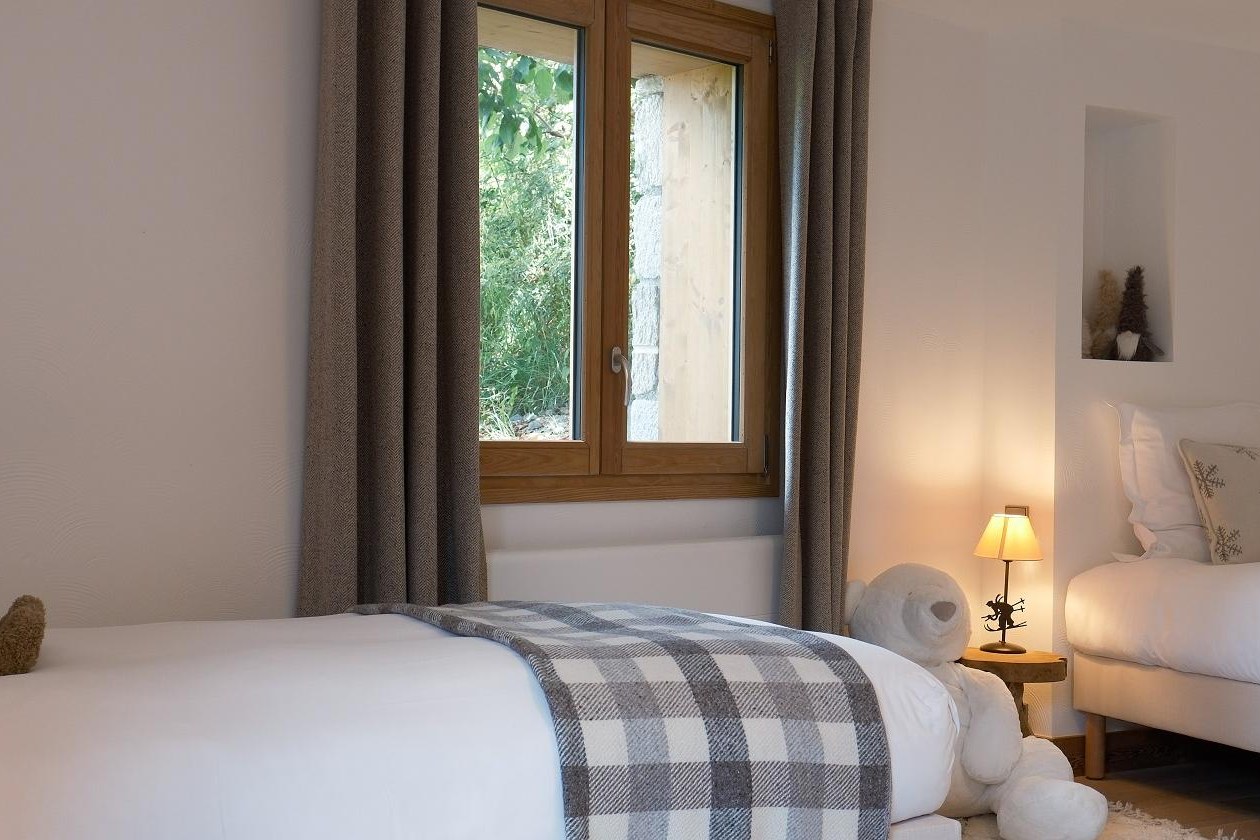 Twin room with two single beds